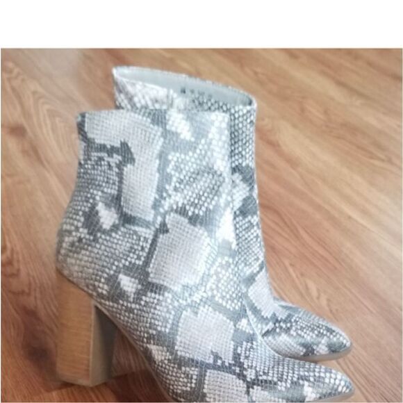 Carlos By Carlos Santana Snakeskin Printed Booties - Picture 3 of 7